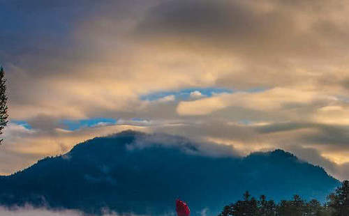 蓝天，白云，是这个世界最无与伦比的美丽