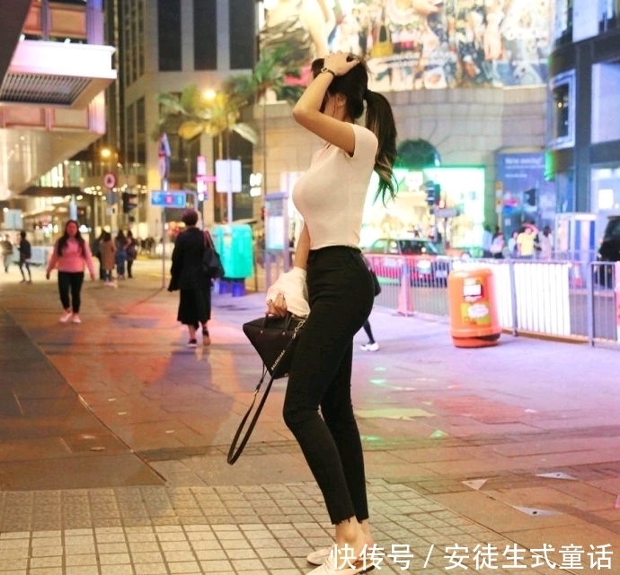 『惹火』街拍性感惹火曲线美女写真
