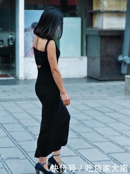 #驾驭#街拍:黑色裙子不仅显瘦百搭,还能轻松驾驭不同场合