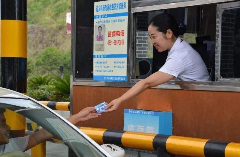  【高速】ETC又出新政策，今年还不办就难下高速了，各位车主相互