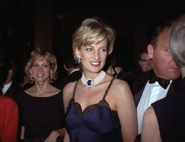 戴安娜留给世人的不只是漂亮的衣服，还有一颗猜不透的心!