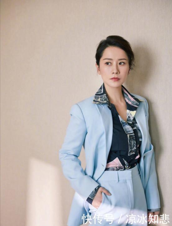 『女人』40+的女人不想被叫阿姨,试试这些“年轻色”,显白又衬气色