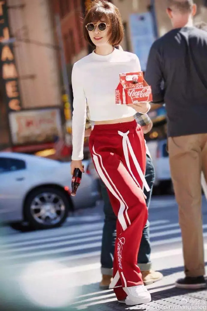 开学了，今年流行的校服裤又更新了！谁穿谁好看！