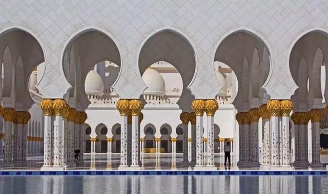 世界上最奢华的清真寺，用了46吨黄金，总造价超过380亿！