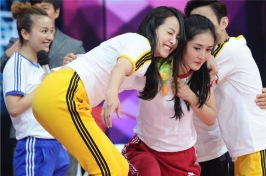 宋茜“臀大惊人”, 精致小蛮腰夺人眼球, 身材好的人都这样穿?