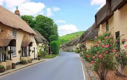  「究竟」农村很多人花钱到公路边建房，却不进城买房落户，究竟是为什么？