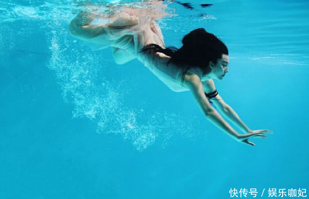 范冰冰《观音山》真空下水游泳,网友:图二最有