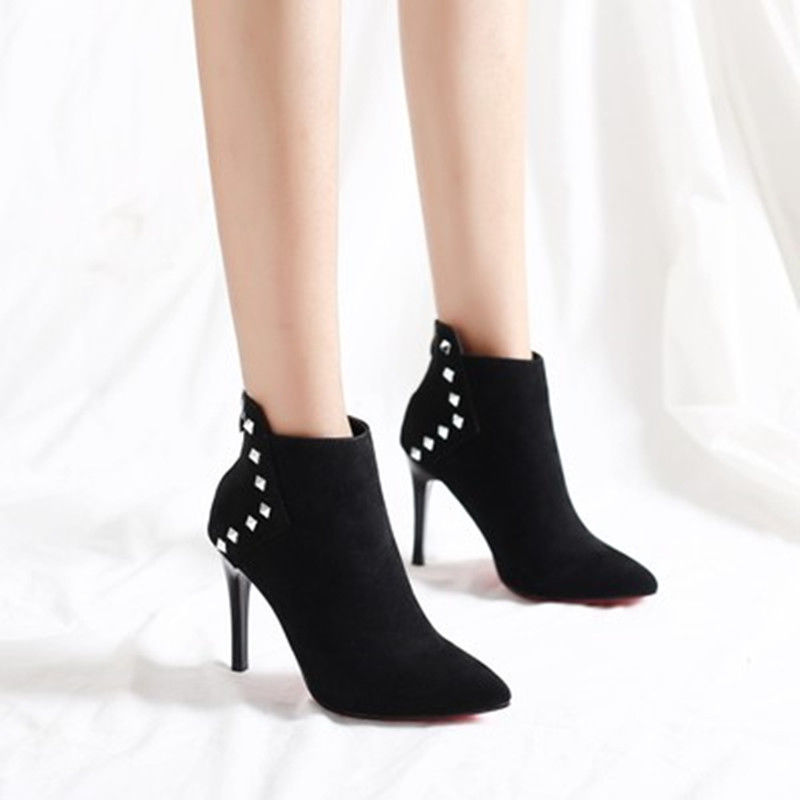 高跟鞋真过时了!今年流行马丁靴，精致减龄，特适合80后