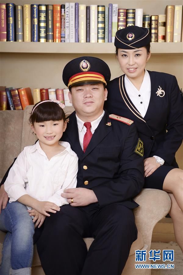 「列车长」夫妻列车长：12年仅3次在家过除夕