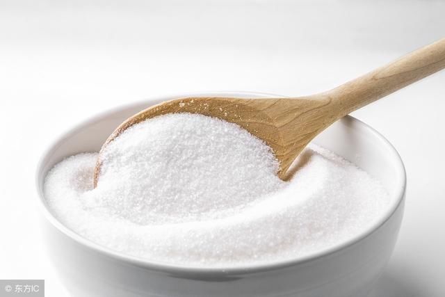 别乱在脸上涂抹了，家家都有的它，每天用来洗脸，半月清零斑点