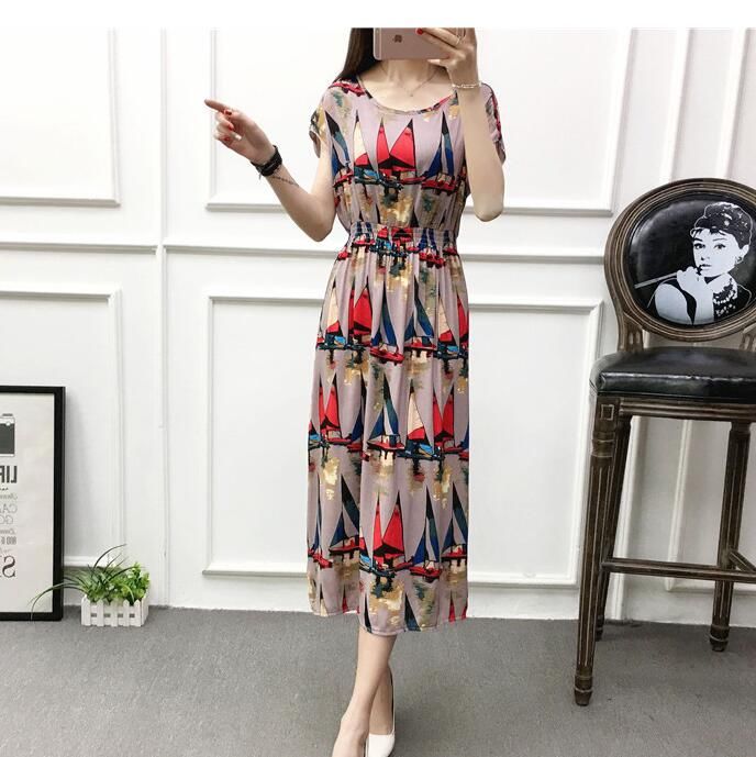 海边渡假,便宜清凉的波西米亚裙秒杀比基尼,景美人美,羡煞路人