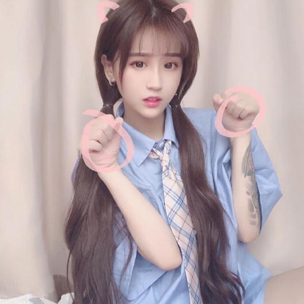 快手网红杨清柠发自拍美照，但是照片却出现惊天BUG！谁能解释一