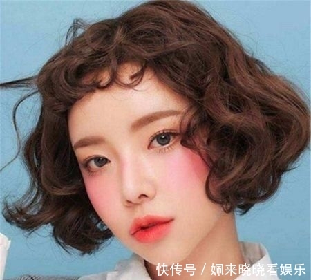  【适合】不要“黑长直”，圆脸更适合这3种发型！