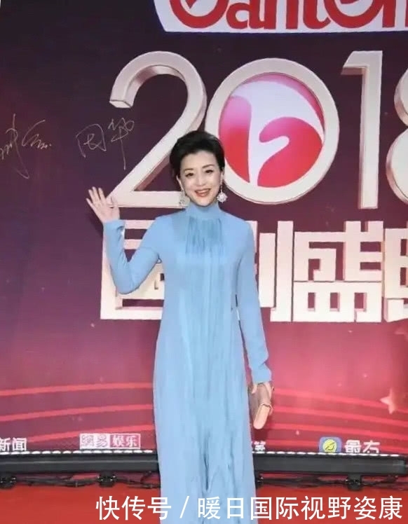  『女人』杨澜好洋气！穿拖地长裙“国风”十足，哪像51岁的女人