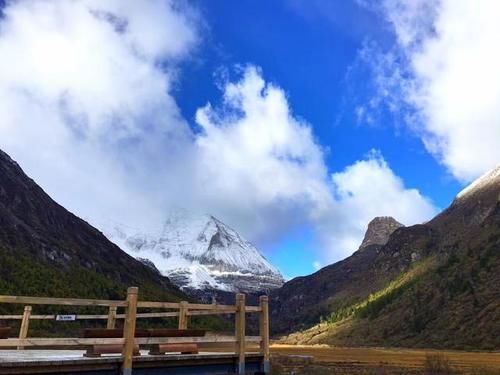 最美的情话不是要和你慢慢变老，而是我要带你去一次稻城亚丁