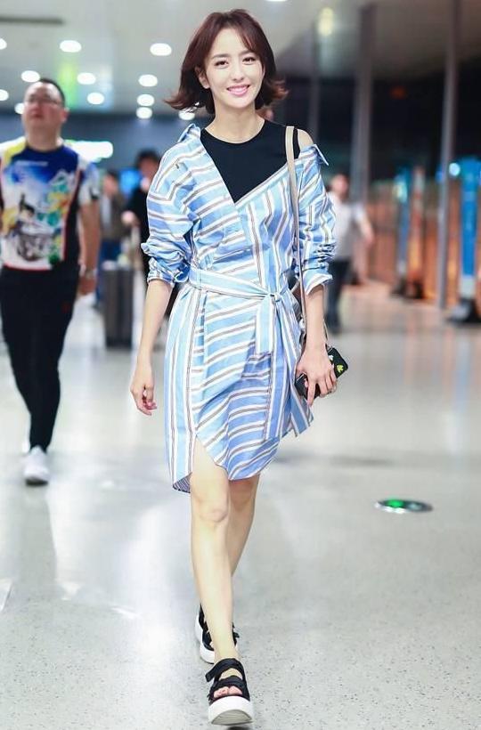 佟丽娅不仅是苗条，身高165体重80，这是干瘦的表现！