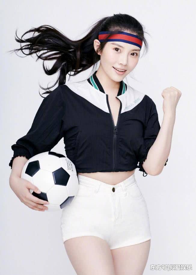 《西虹市首富》徐冬冬穿露背小黑裙是要撩谁呢?这身材太诱人了!