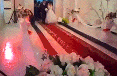 [GIF]搞笑GIF趣图：说实话，这样的女汉子，谁敢娶