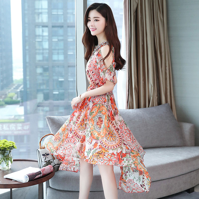 女人穿裙子要不要穿丝袜，看看下面女人就知道，时尚显瘦又漂亮