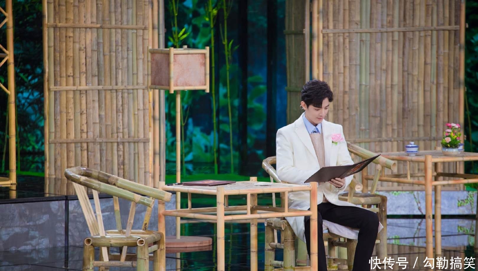 春晚白岩松朗读什么时间