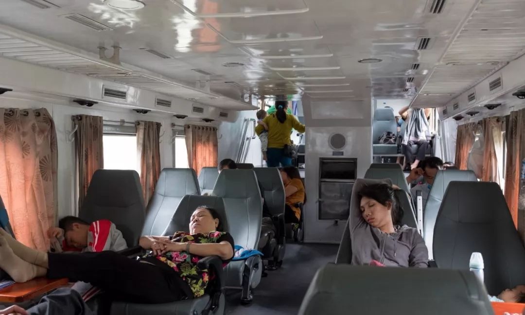 看世界 | 越南双层火车体验，座位比高铁还宽敞，厕所上的字看乐