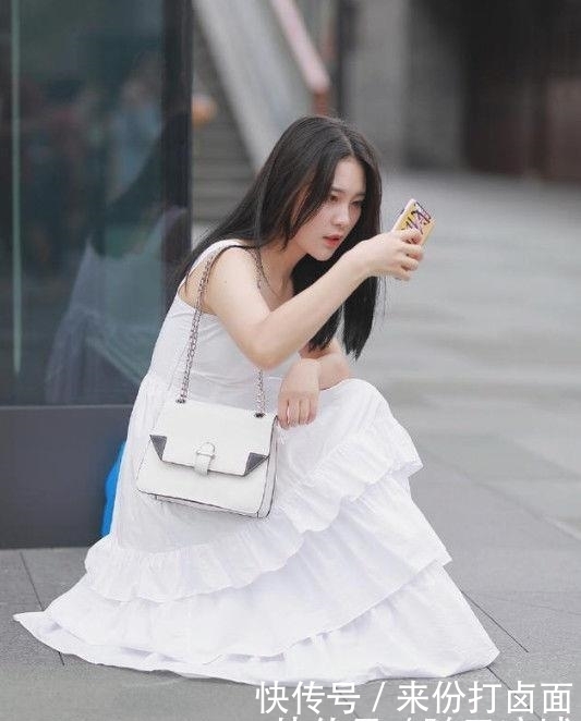 #美态#气质的街拍:优雅的美女,婀娜的美态。