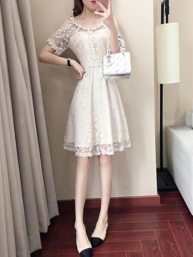 女人离不开的蕾丝连衣裙，美的怦然心动，甜美浪漫又柔情似水