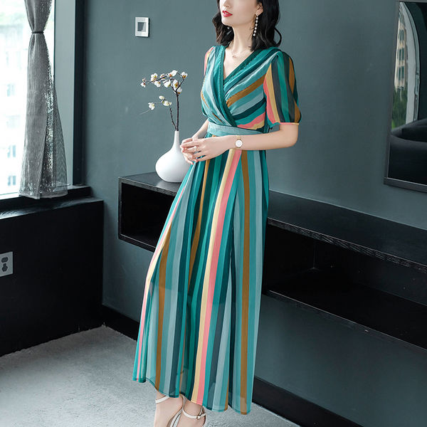 如今的女人真会穿，紧而不露好性感，完美身材都穿出来了