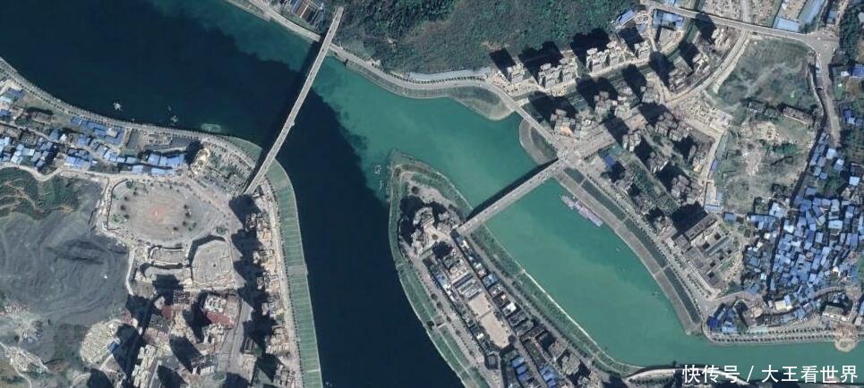 『卫星』卫星上看重庆彭水老县城规模太小,在靛水建设了新县城