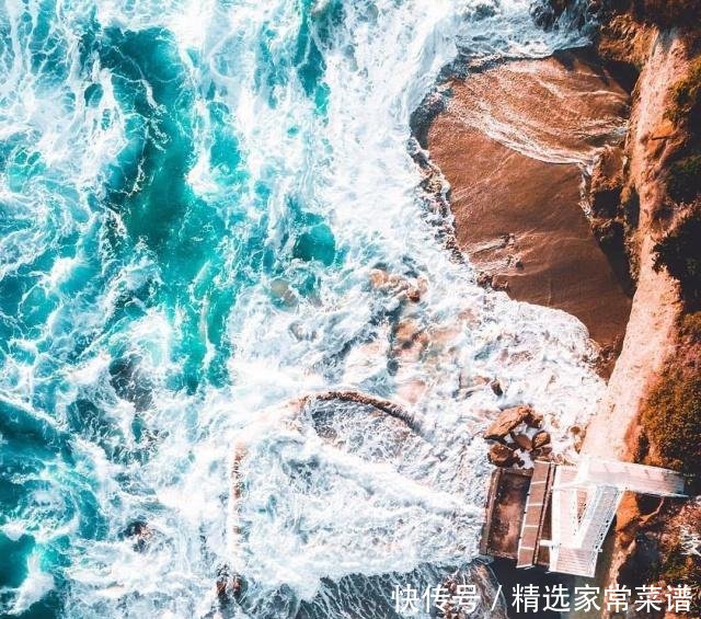 美国沙滩上的神秘巨型“天坑”，竟是吸引无数美女前往的无边泳池