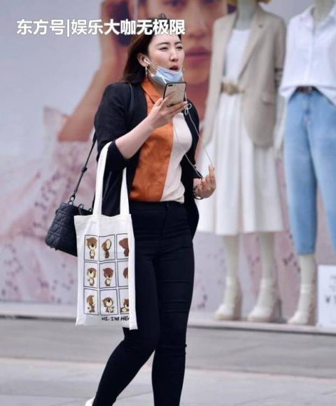  『窈窕淑女』街拍：窈窕淑女的小姐姐，一件白色的连衣裙，时尚气质女神