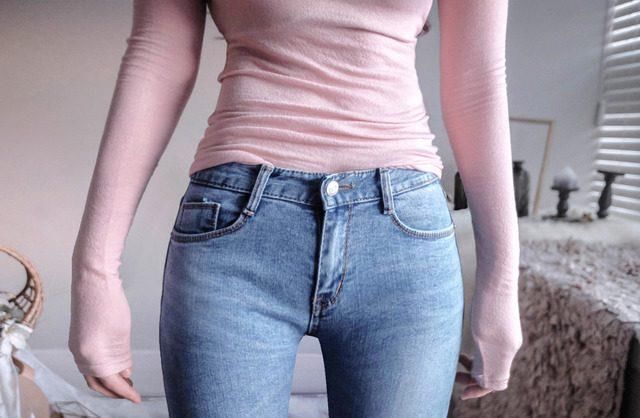 女人爱穿牛仔裤，丰满肥硕的身材，遮挡不住！