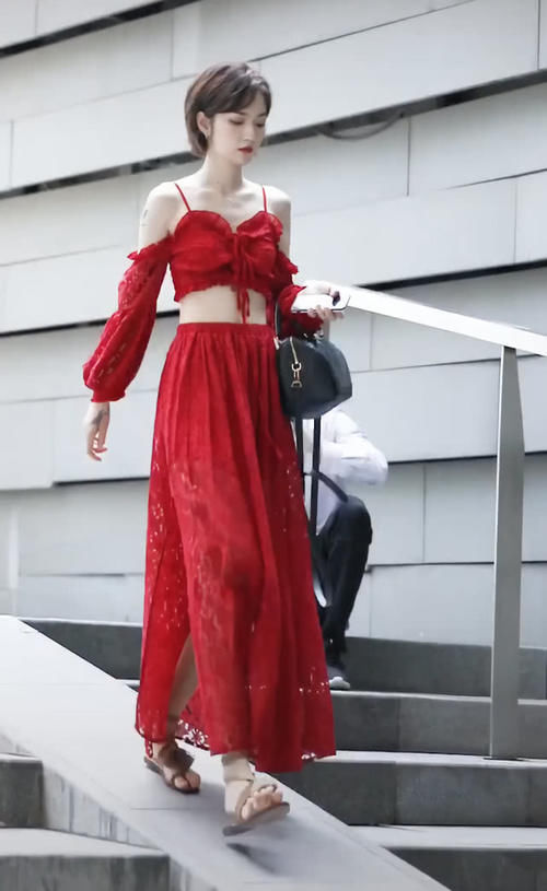  驾驭|一不小心穿得像大叔的“梅菜干鞋”，姐用美足硬是驾驭了，好看