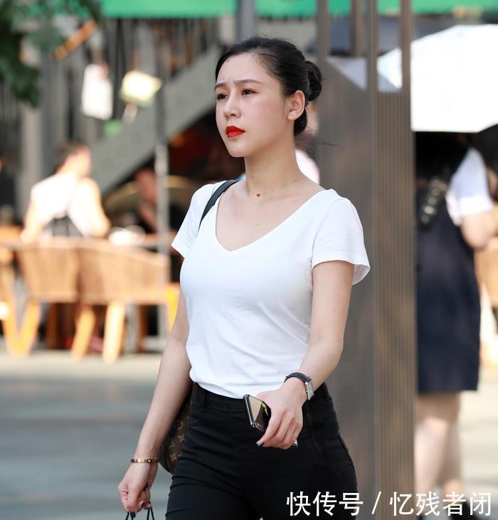身材:街拍高挑的身材,窈窕的曲线,小姐姐的美精致又端庄