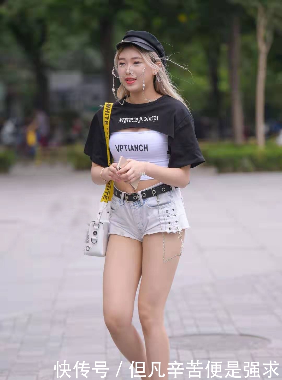  【牛仔】非常精致的小仙女穿搭，吊带设计的T恤+牛仔短裤，充满青春活力感