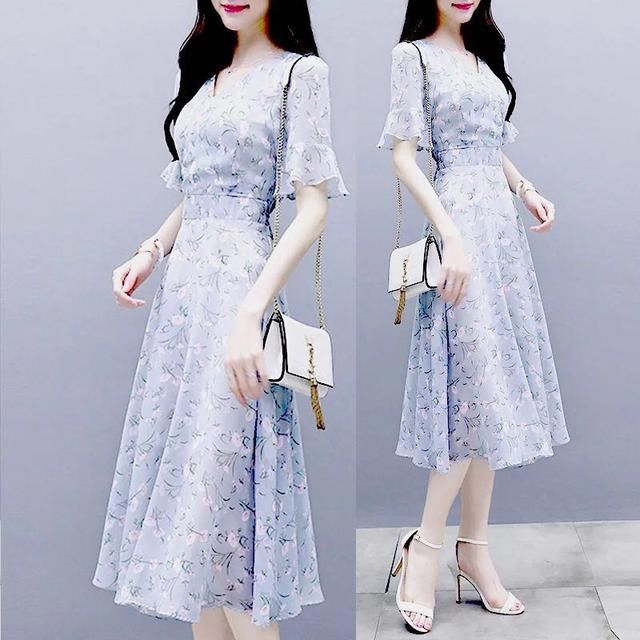 连衣裙中的“白富美”，配高跟鞋穿!瞧瞧，巨显腿长，美嫩到炸屏