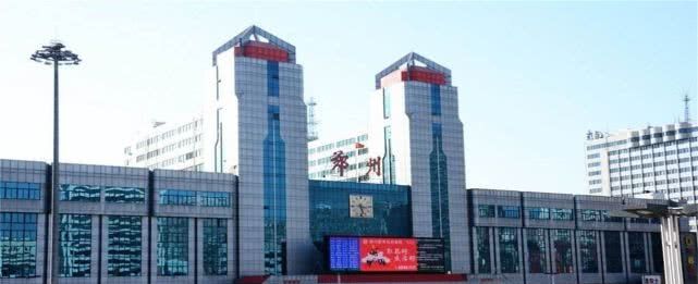 中国的三个铁路中心城市，火车直达任何省会，不需换乘