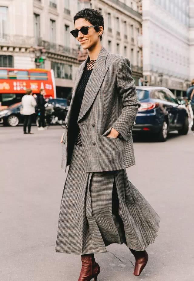  [适合]是时候穿西装＋T恤了，让你美爆整个春天！