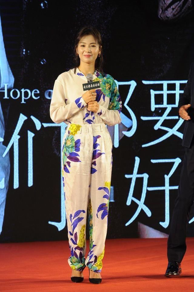 秦海璐跟刘涛撞衫不相上下，只不过秦海璐腰上打了个结，差距立显