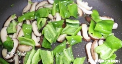  助于：香菇和此物是绝配，3块钱一斤，燃烧脂肪，软化血管，越吃越瘦