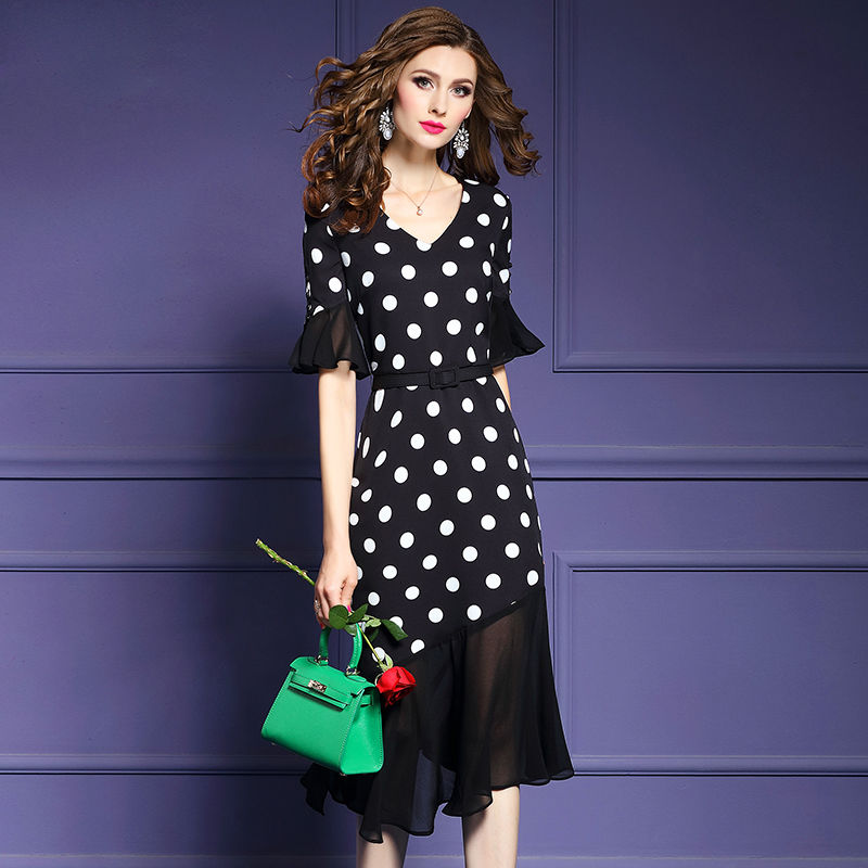 女人要活得精致!7月新上的连衣裙，美得各有千秋，美的挪不开眼