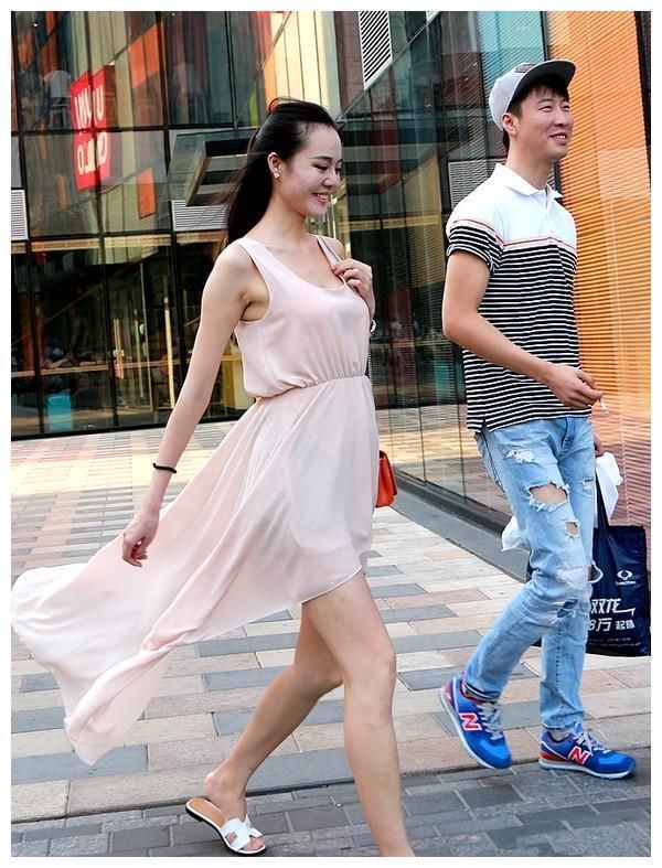 街拍:图1时尚大气，图4丰满迷人，图6运动气息十足的精致美女