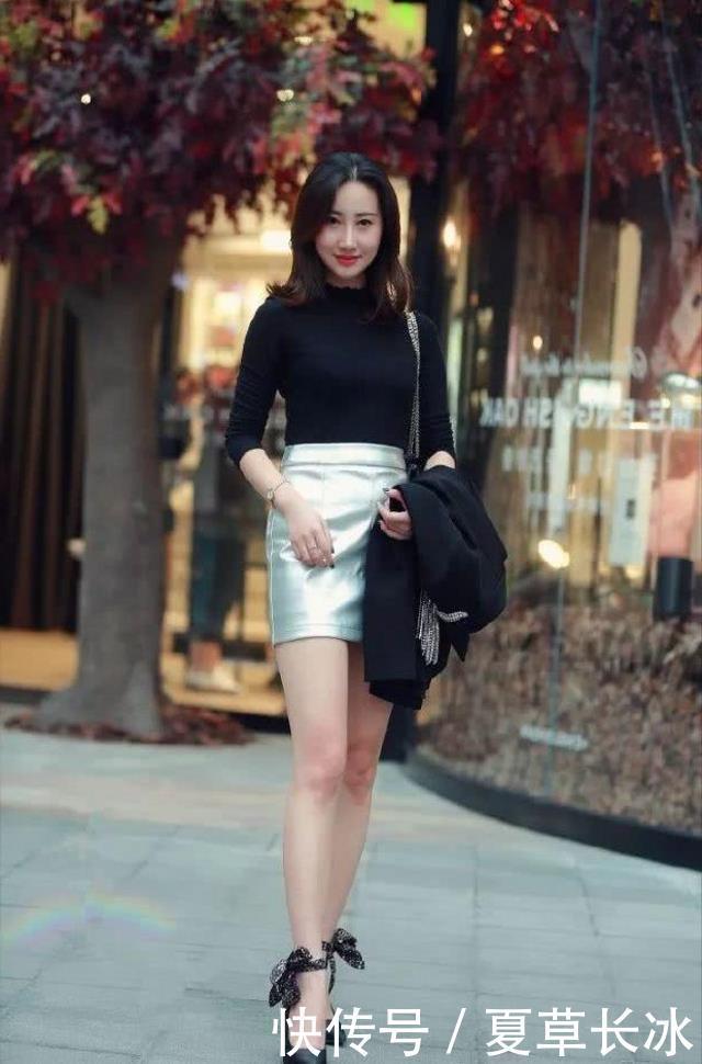 美女|路人街拍:小姐姐穿着黑色皮裙,看起来很是性感