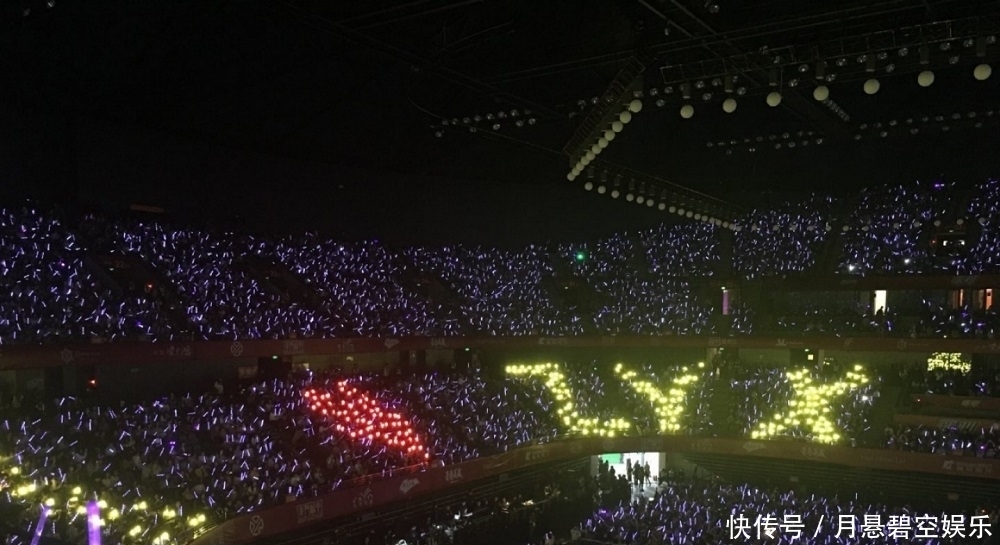 张艺兴深圳站演唱会