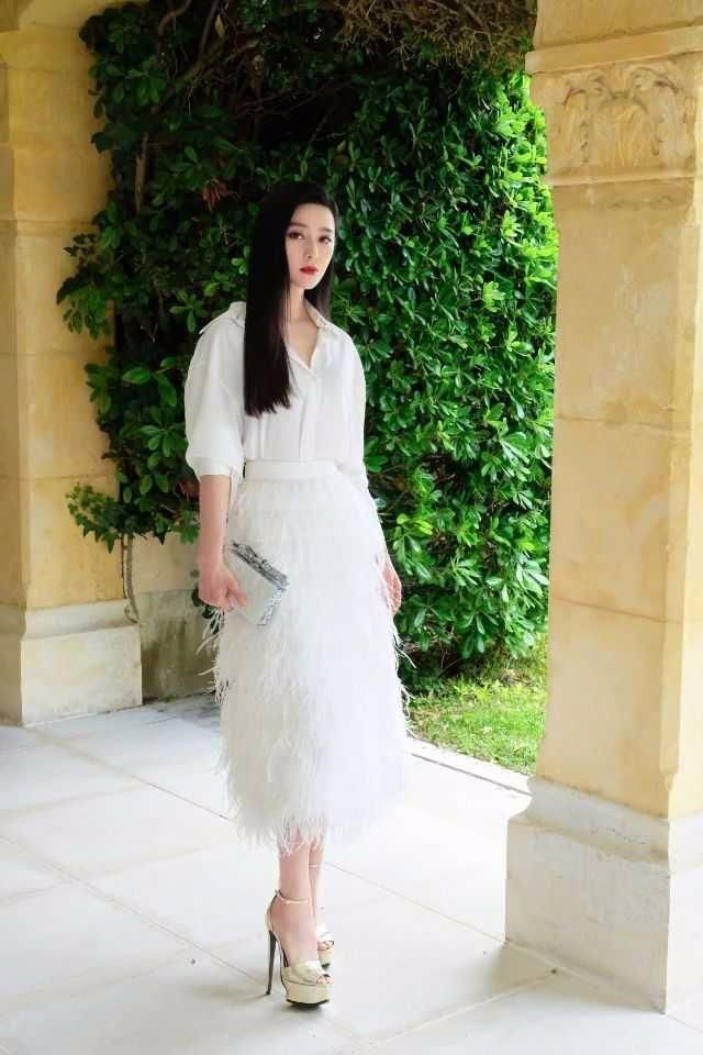 范冰冰简直是时尚“女魔头”，穿搭大胆又迷人，网友：有颜任性！