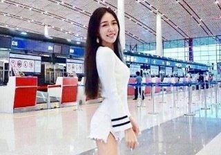  「腿部更加」打底裤自带的光泽，彰显出自由随性的理念