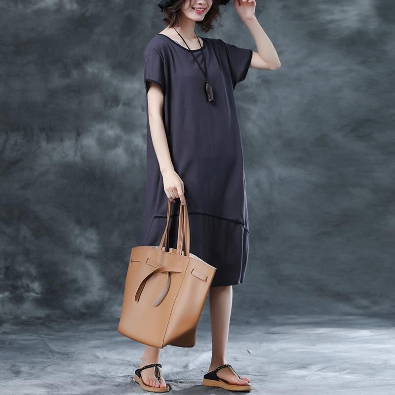 火爆夏季的波点裙，70后阿姨穿上身也毫无违和感，显得人更美