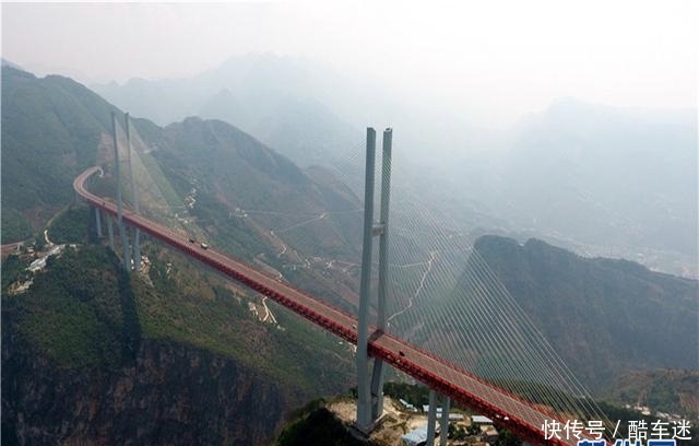 云南建筑大观：站在桥上望云岭