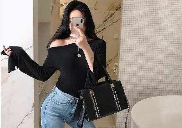 简约时尚的牛仔裤美女,充满妩媚范儿,真漂亮