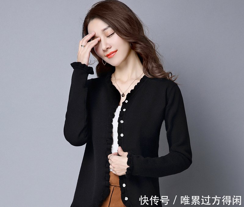 小脚裤赶紧扔了吧!现在早秋流行:针织衣+烟管裤,更显高级美